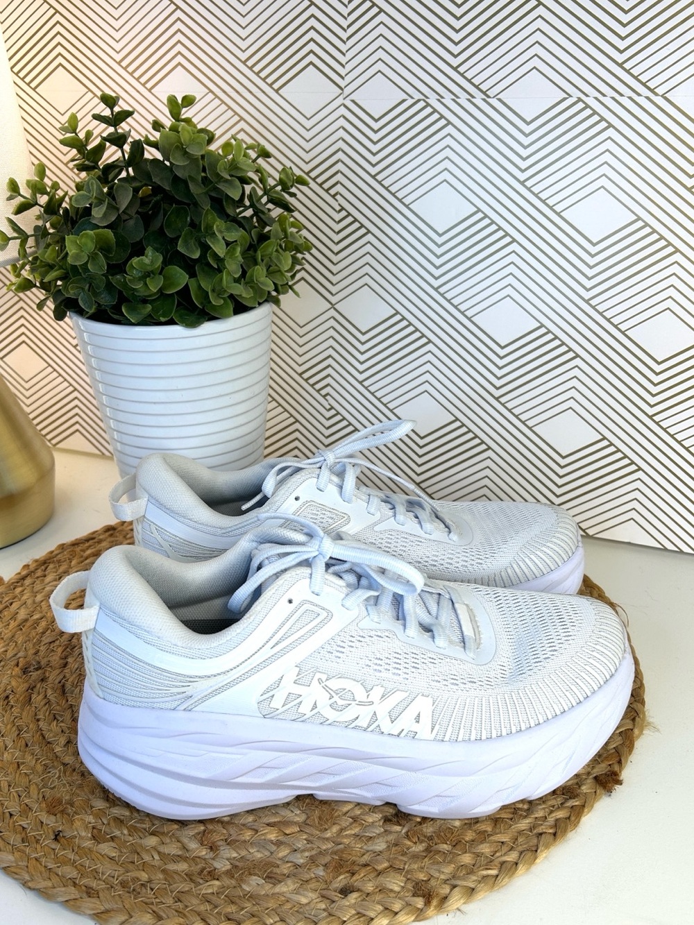Women’s Hoka Bondi 7 running shoes-white/white/light blue-size 6.5